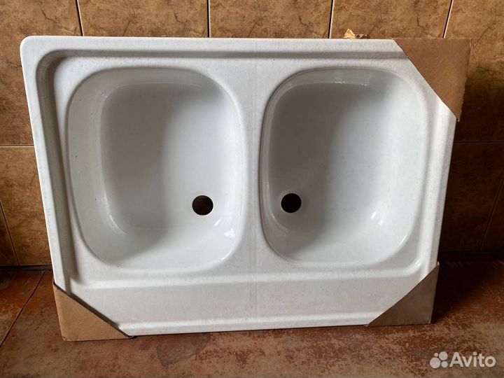 Мойка двойная эмалированная новая Чехия