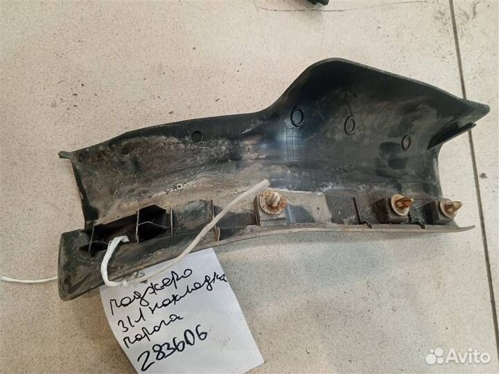 Накладка порога (внутренняя) задняя левая Mitsubi