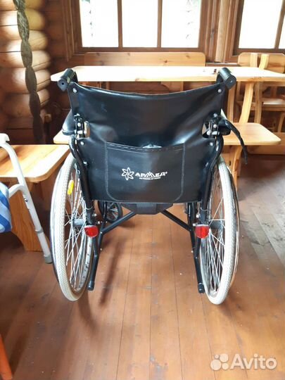 Кресло-коляска с ёмкостью для туалета