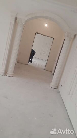 Штукатурка, шпаклёвка. Обои карниз ламинат.Короед