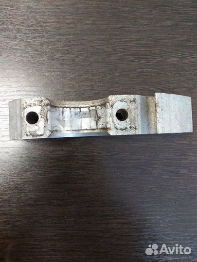 Кронштейн стабилизатора Volkswagen Touareg 1 4.2