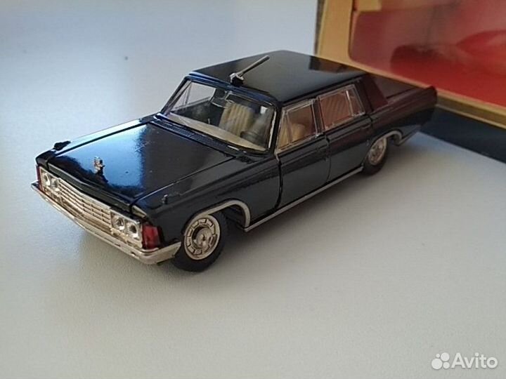 Модель автомобиля 1:43