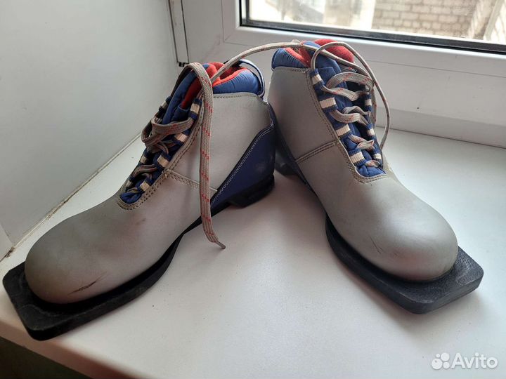 Лыжные ботинки