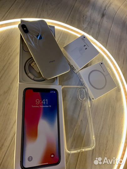Телефон iPhone X Белыи в идеале
