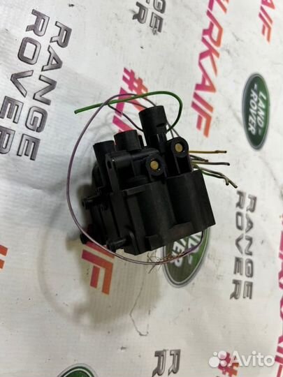 Блок клапанов пневмоподвески задний Land Rover