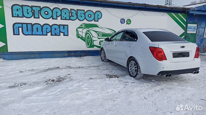 Плафон салонный Chevrolet Aveo T300 95292413 Отлич