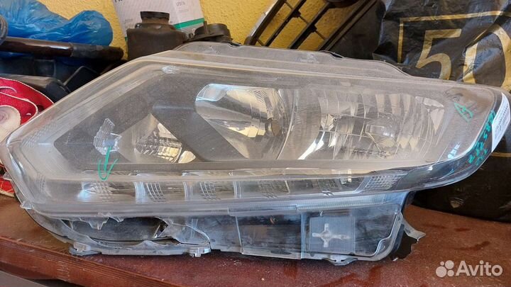 Фара Nissan X-Trail T32
