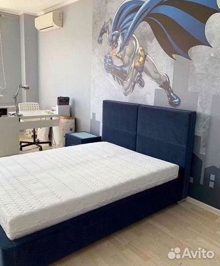 Белая кровать