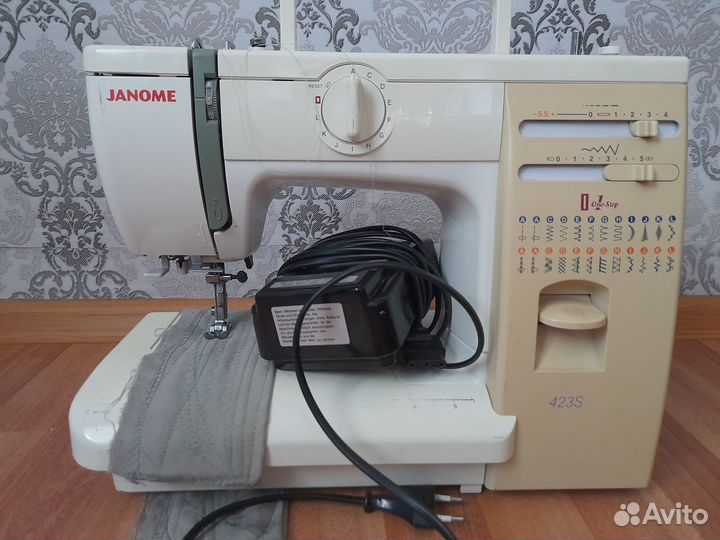 Швейная машина Janome 423S