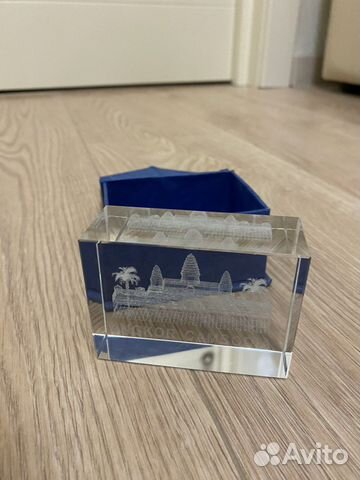 Стеклянные статуэтки