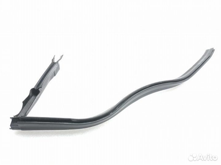 Уплотнитель капота левый Mercedes-Benz E-Class