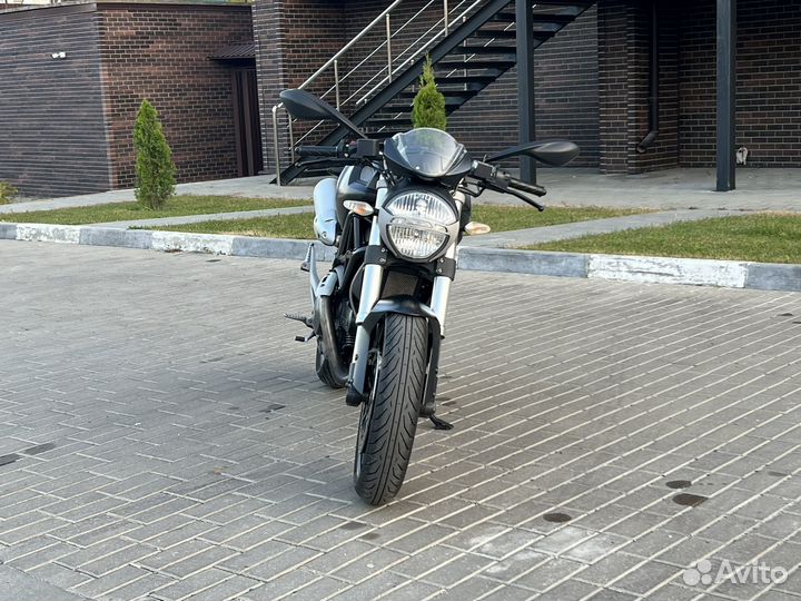 Ducati monster 696