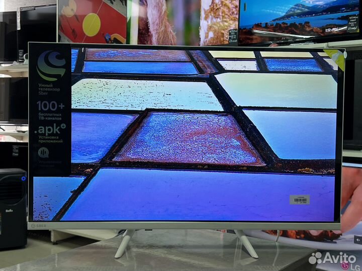 Новый белый телевизор 32