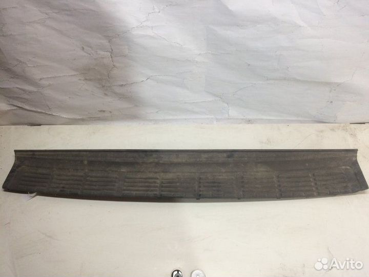 Накладка бампера задняя Toyota Land Cruiser J200