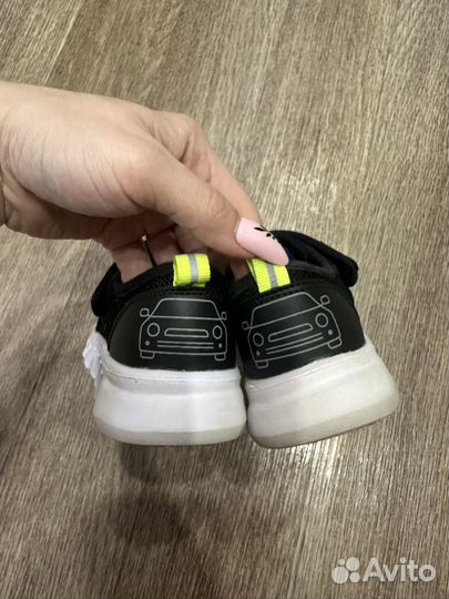 Кроссовки для мальчика 24