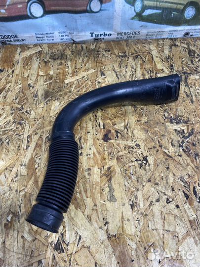 Патрубок воздушного фильтра Рено Сандеро 1