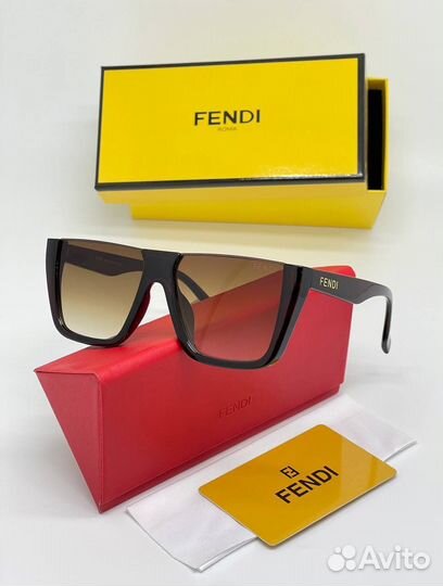 Солнцезащитные очки fendi