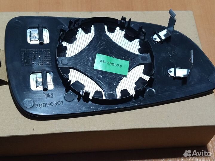 Стекло зеркала левого c подогревом Opel Astra