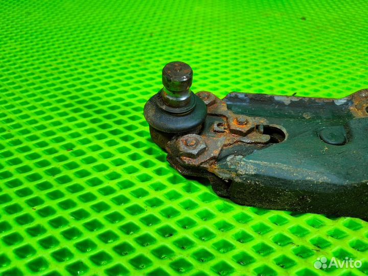 Рычаг правый Golf 3 гольф 3 Vento Венто