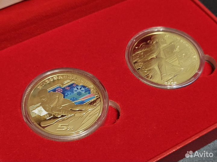 Монеты Китай 5 юаней в подарочной упаковке