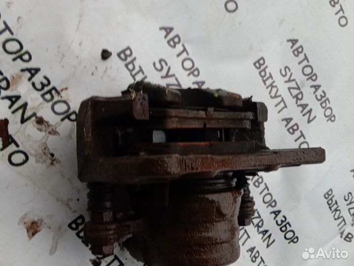 Суппорт передний правый Nissan Almera N15