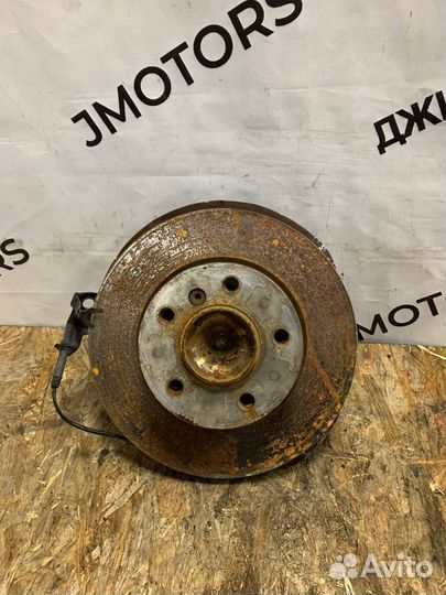 Кулак передний правый BMW 3-series E90