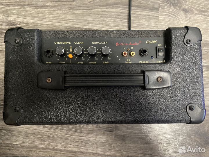 Комбоуслитель для электрогитары