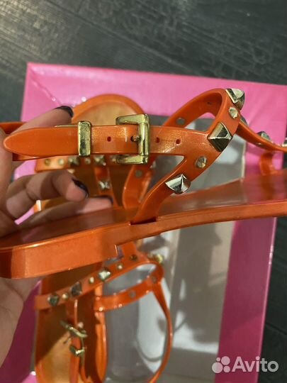 Сандали menghi