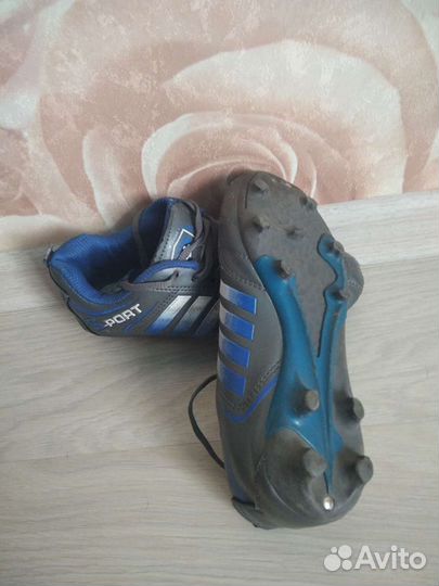 Детские футбольные бутсы