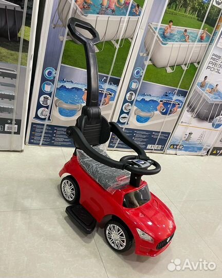 Машинка каталка толокар с ручкой