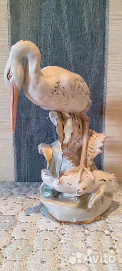 Фарфоровая статуэтка. Аист и лягушка. Дулево
