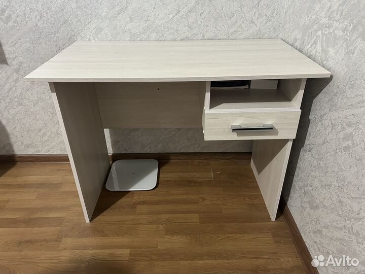 Письменный стол