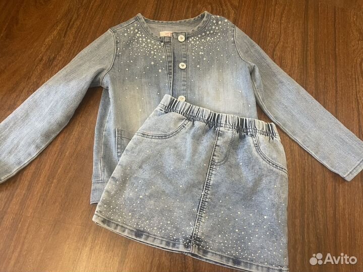 Джинсовка и юбка со стразами