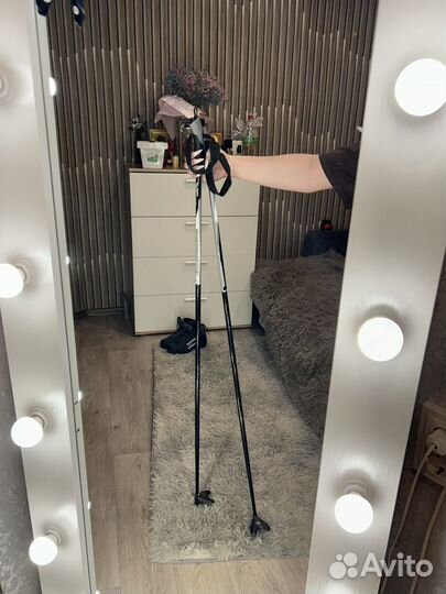 Лыжные ботинки,лыжи,лыжные палки