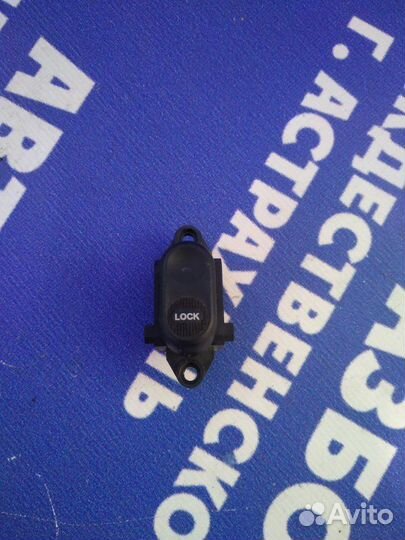 Кнопка центрального замка Chrysler Cirrus седан