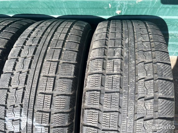 Toyo Winter Tranpath MK4a 215/55 R17