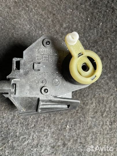 Моторчик заслонки отопителя бмв Х3 Е83, 3-Е46