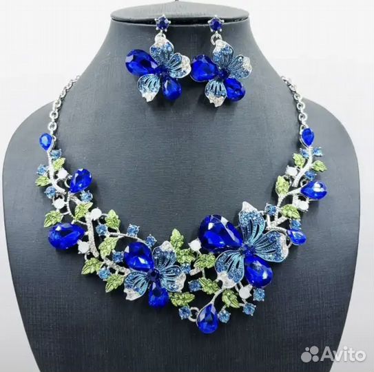 Ожерелье и серьги в ассортименте