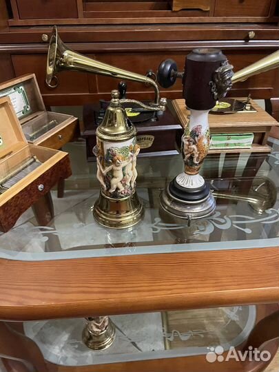 Музыкальная старинная шкатулка Thorens