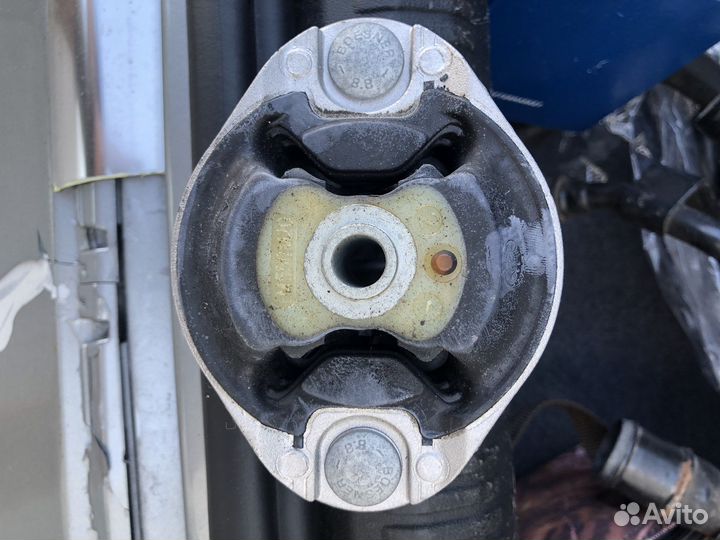 Опора коробки передач lemforder 31107 01