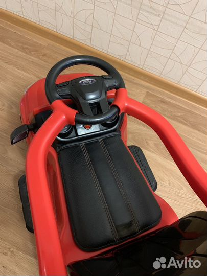Машина каталка толокар с ручкой