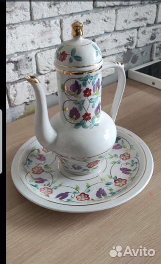 СССР. Набор чайник + поднос. Фарфор. 60-70-е гг