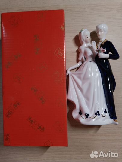 Фарфоровая статуэтка танцующая пара lefard новая
