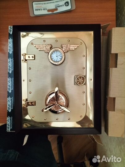 Ключница настенная с часами