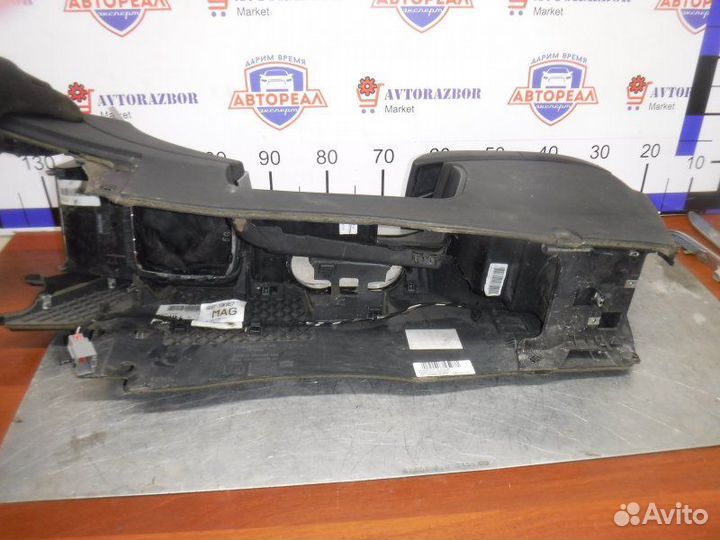 Консоль между сидений Ford Mondeo 4 2.0 2008