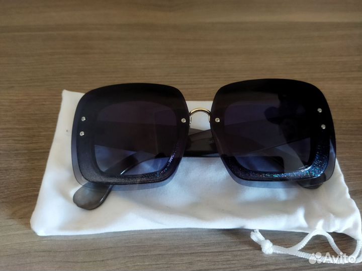 Солнцезащитные очки разные