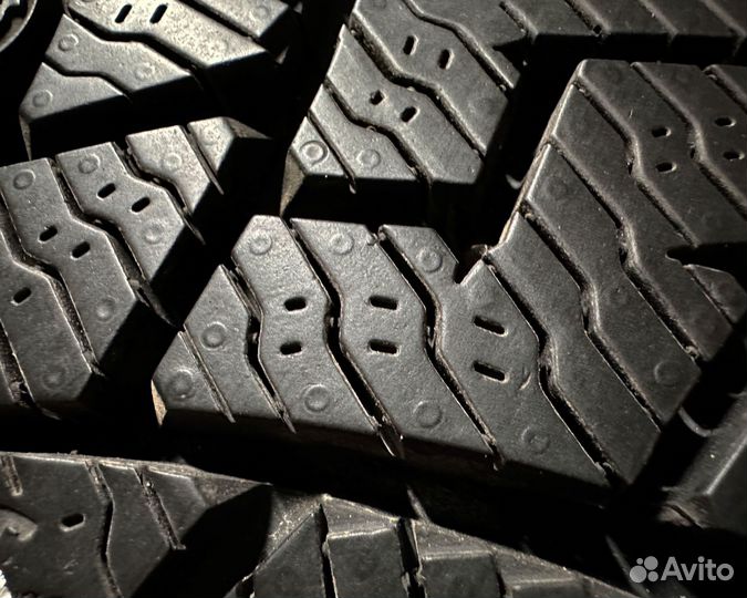 Pirelli Ice Zero 2 275/40 R19