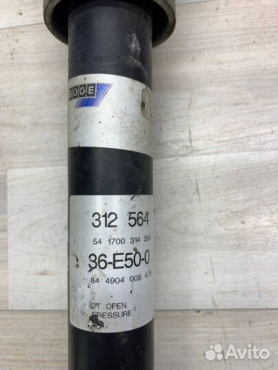 Амортизатор передний Mercedes W219