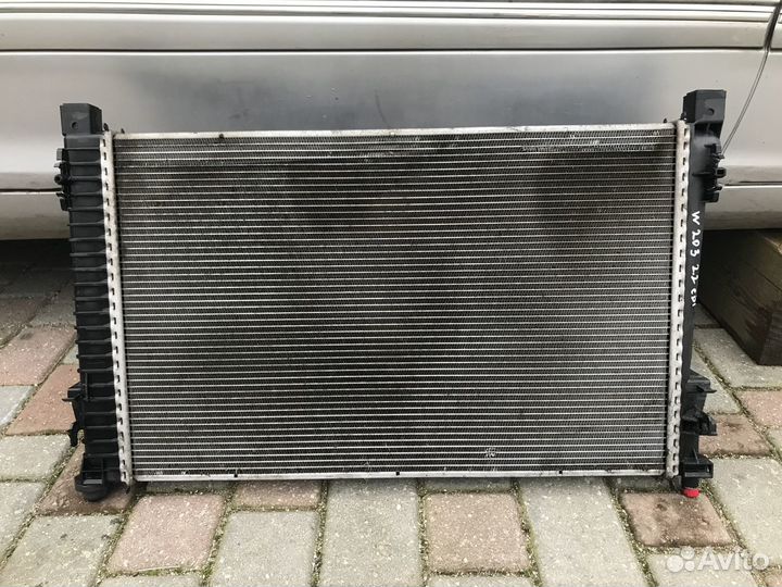 Радиатор основной на Mercedes W203 C-Class