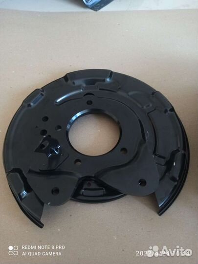 Щиток тормозного диска задний Lc200